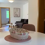 Apartmaji Pr' Nas *