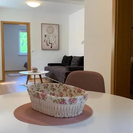 Apartmaji Pr' Nas *