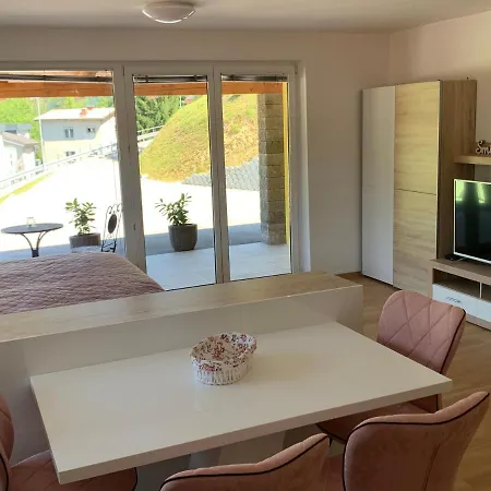 Apartmaji Pr' Nas Apartman